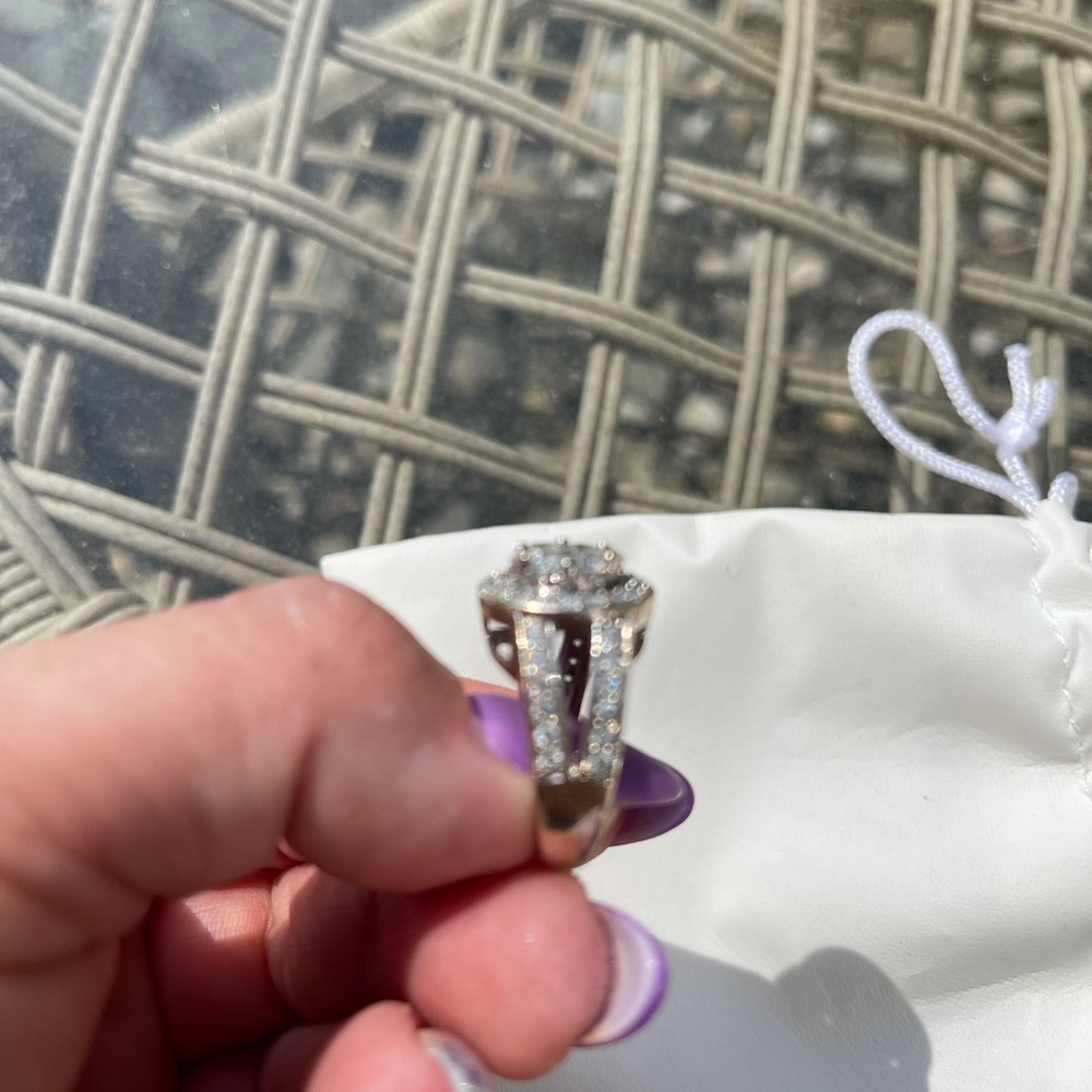 2 karat elegant ladies engagement ring - Picture 7 of 9